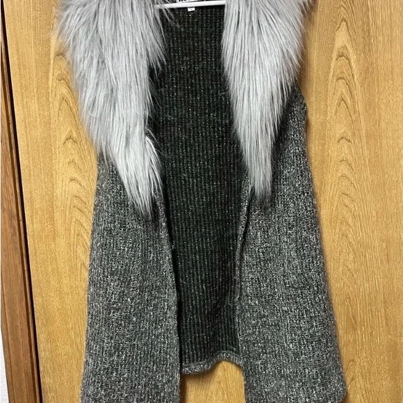 Kut from the Kloth Charcoal Knit Vest - Picture 4 of 4